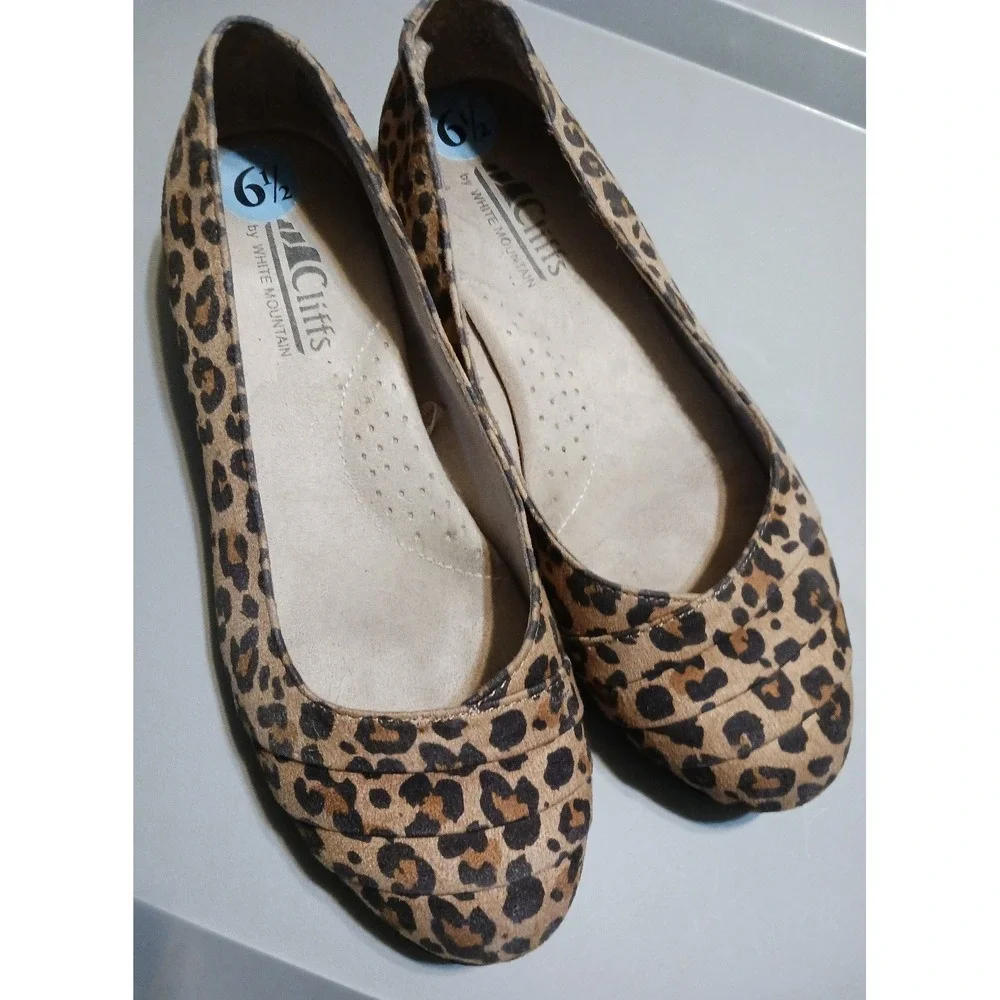 Cliffs by White Mountain Clara Leopard Print Loafer Ballet‎ Flats, Size 6.5